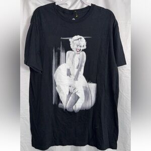 Marilyn Monroe Black Graphic Tee xlarge